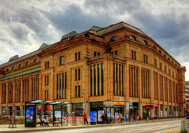 Altes CENTRUM Warenhaus Zentralhaltestelle 2023